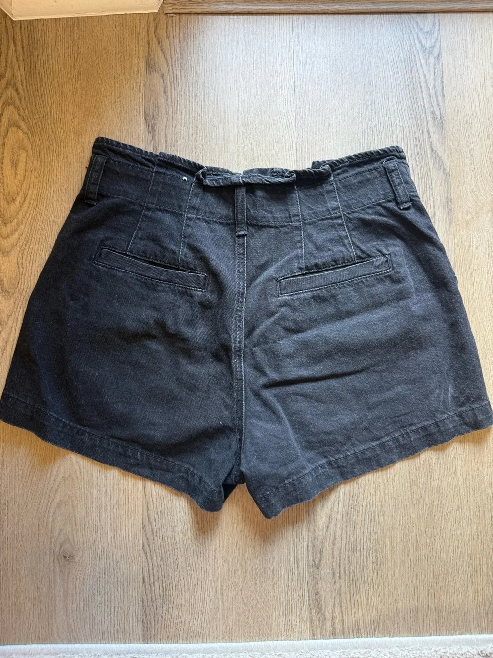 American Eagle High-Waist Black Mom Shorts